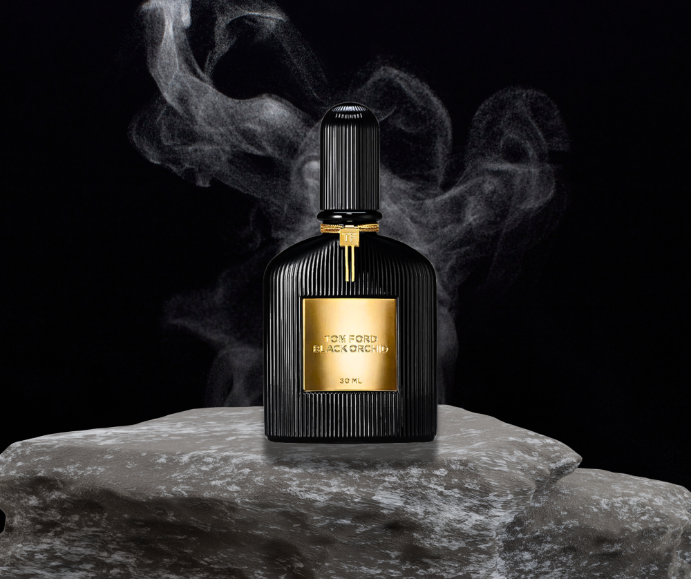 Bočica parfema Tom Ford Black Orchid u crnoj boji s elegantnim zlatnim detaljima.