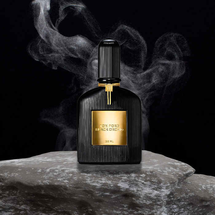 Bočica parfema Tom Ford Black Orchid u crnoj boji s elegantnim zlatnim detaljima.