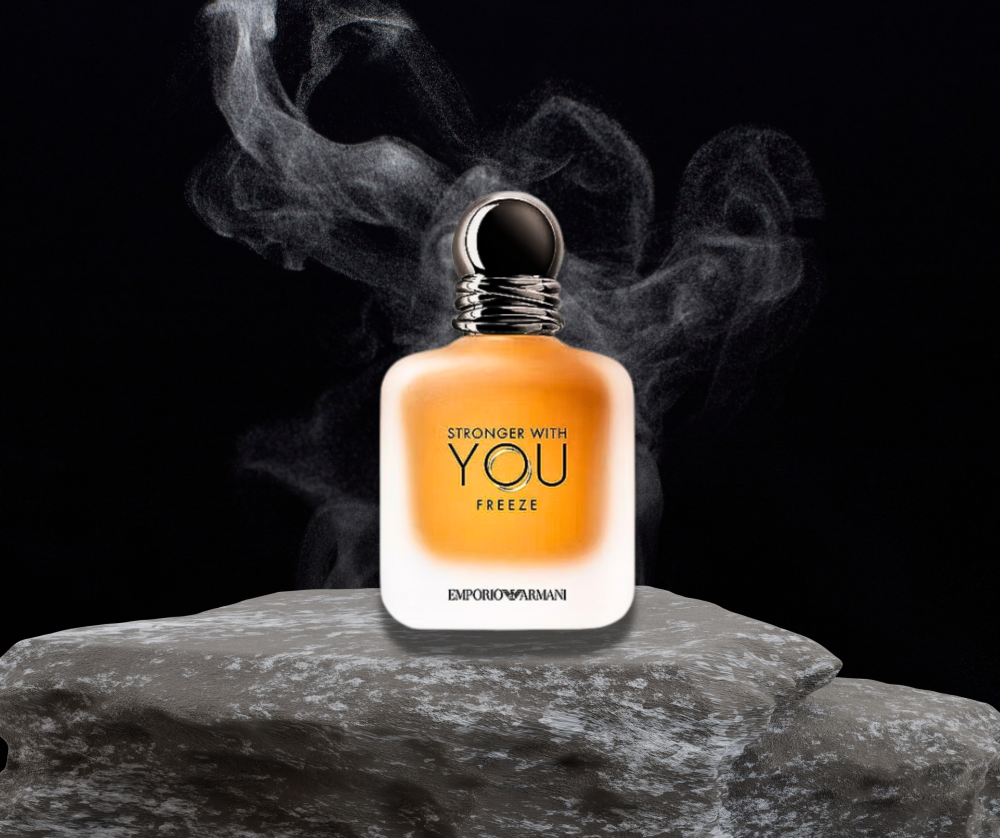 Bočica parfema Emporio Armani Stronger With You EDT na bijeloj pozadini
